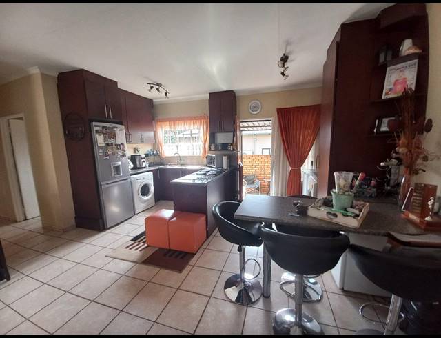 3 BEDROOM APARTMENT FOR SALE IN JORDAAN PARK